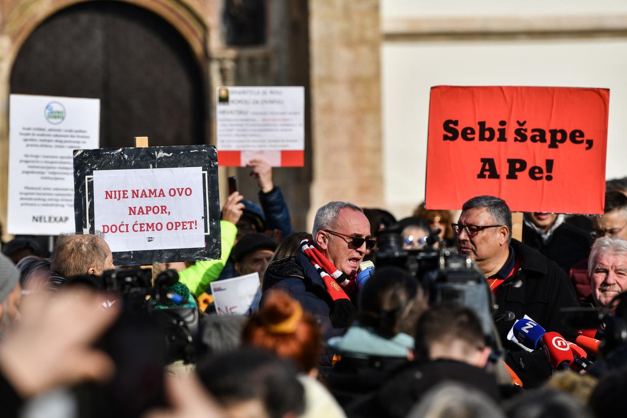 Prosvjed novinara u Splitu protiv "Zakona opasnih namjera" 