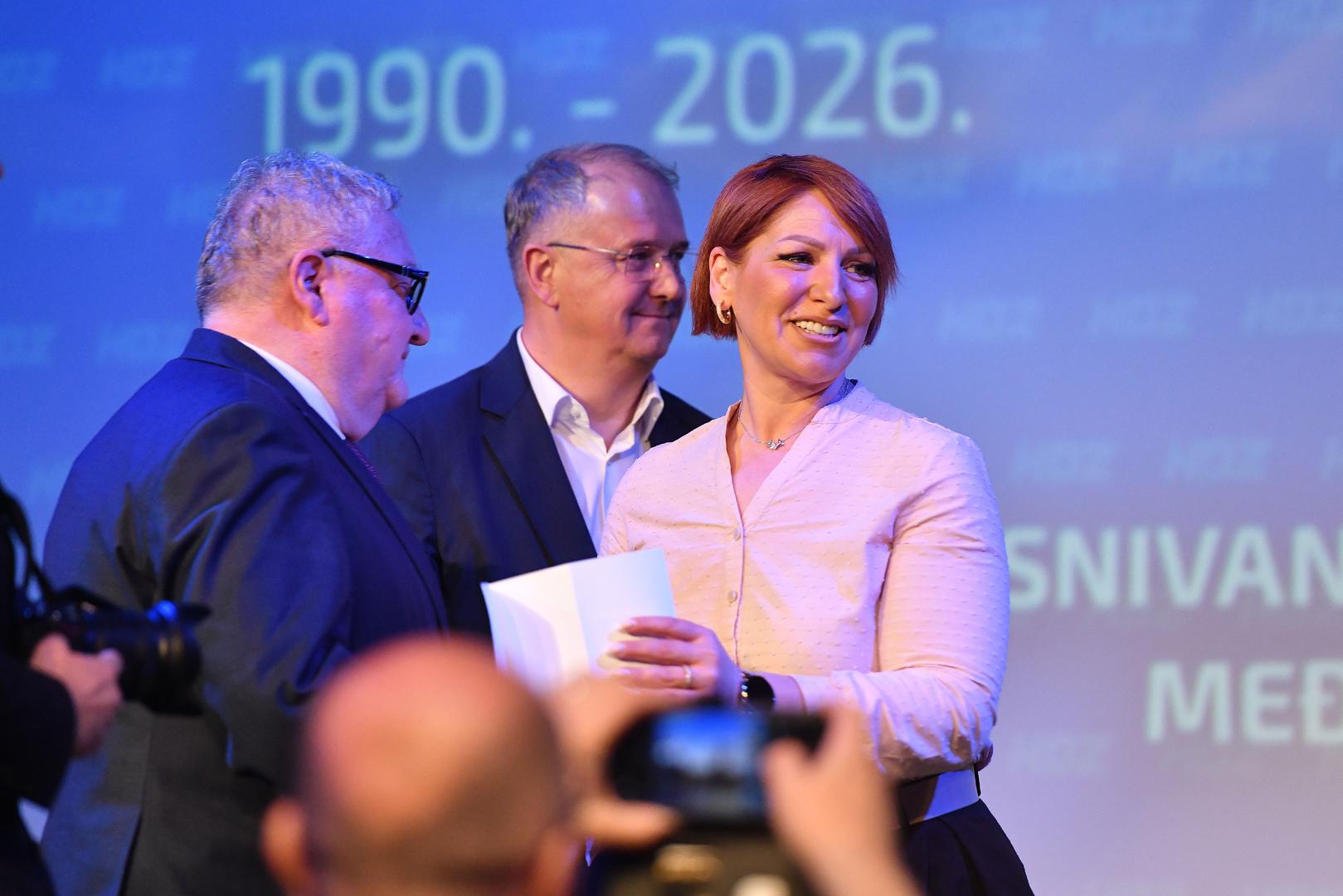 Naime, ova saborska zastupnica osim po svom političkom djelovanju u javnosti je pažnju privukla i svojom transformacijom tijekom koje je izgubila dosta kilograma. 