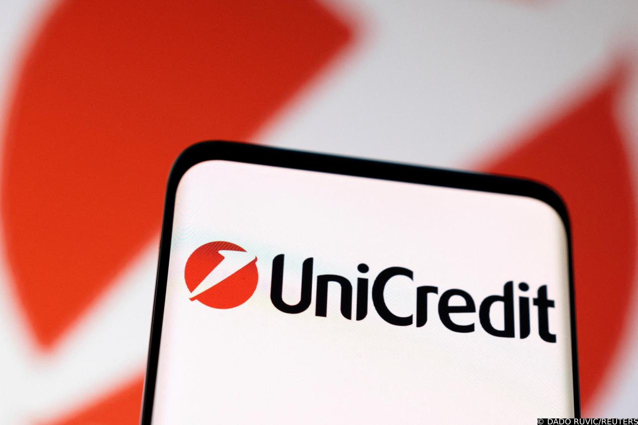 FILE PHOTO: Illustration shows Unicredit logo