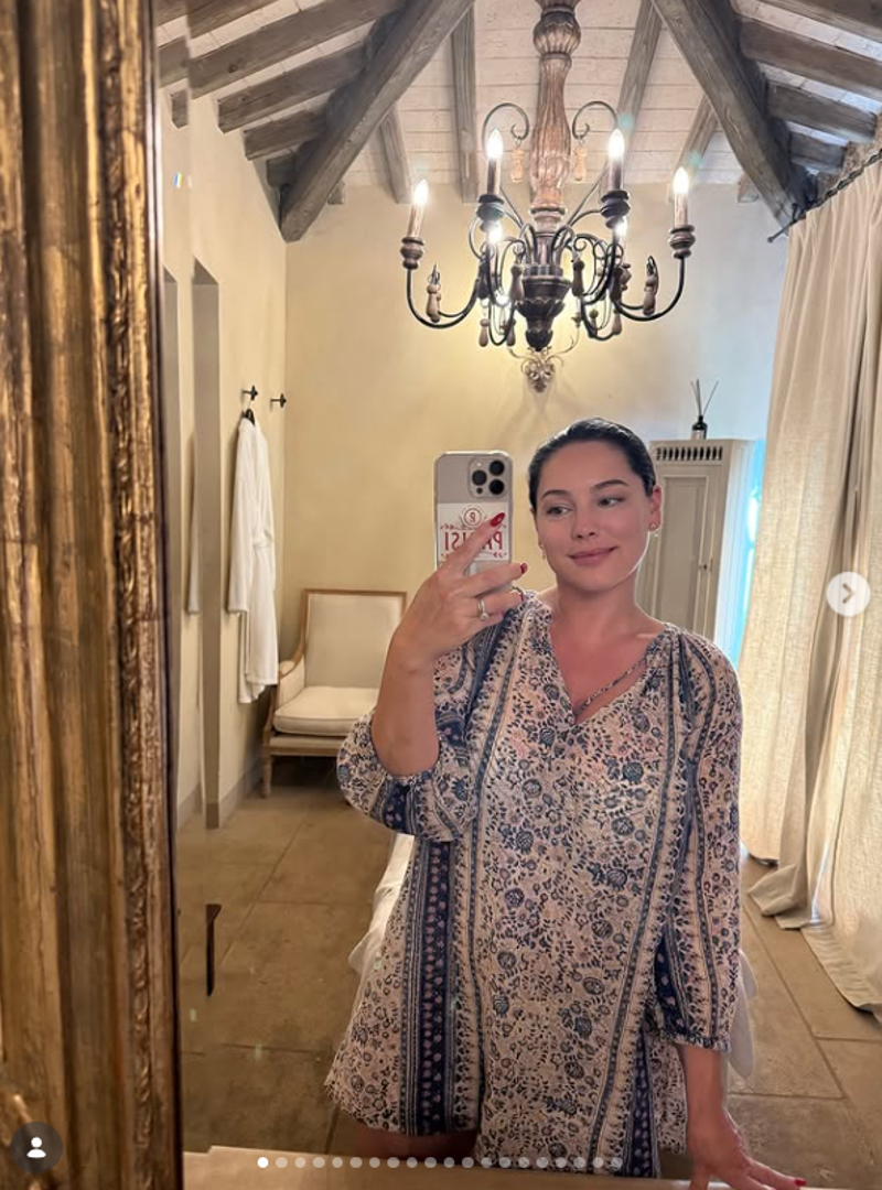 Kelly Brook, 46-godišnja manekenka i glumica koju javnost često titulira vlasnicom najsavršenijeg tijela na svijetu, ponovno se našla u središtu pozornosti zbog svojih otvorenih priznanja.