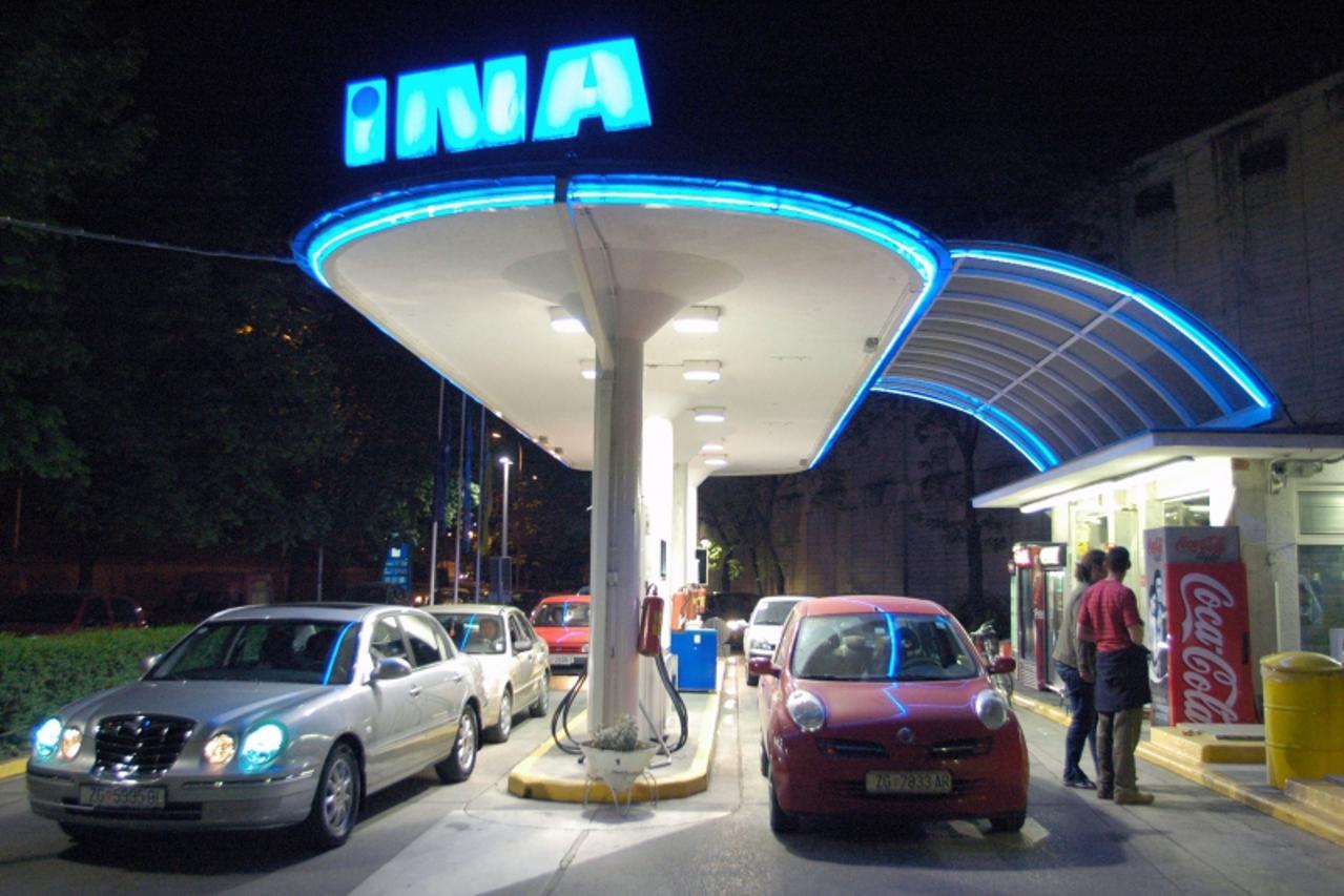 \'unutrasnja....24.04.2006 ...benzinska...benzin...gorivo...ina... snimio:antonio bronic\'