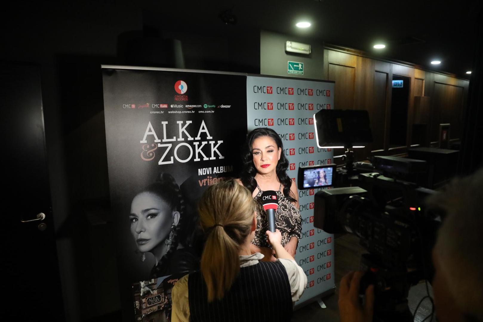 Glazbenica Alka Vuica u četvrtak je održala koncertu premijeru albuma "Vrijeme je za nas" na kojem je radila s gitaristom Zoranom Šerbedžijom, umjetničkog imena ZoKk.