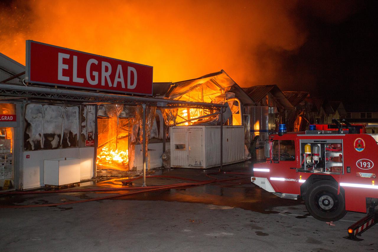 Rijeka: Veliki požar u skladištu Elgrada