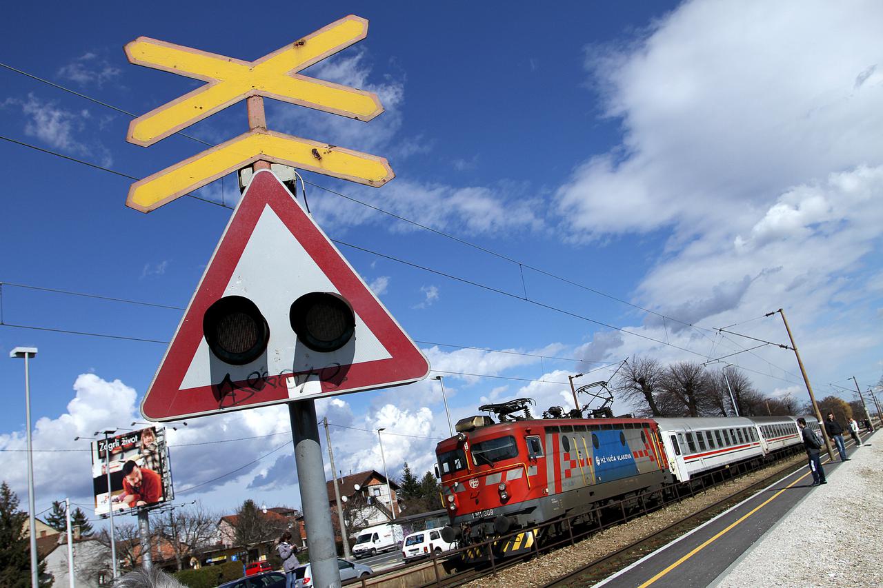 19.03.2013., Zagreb - Pruzni prijelaz na krizanju Branimirove i Stefanovecke na kojem su jucer poginula dva mladica.  Photo: Anto Magzan/PIXSELL