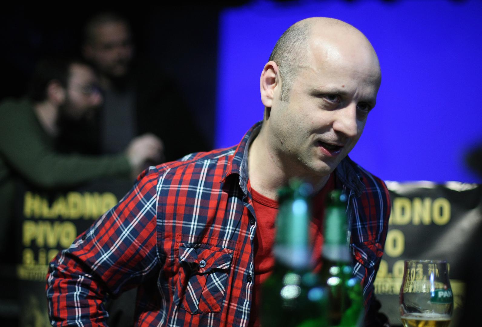 Mile Kekin rođen je 11. siječnja 1971. u Brettenu, Njemačka, kao dijete gastarbajterskih roditelja. 