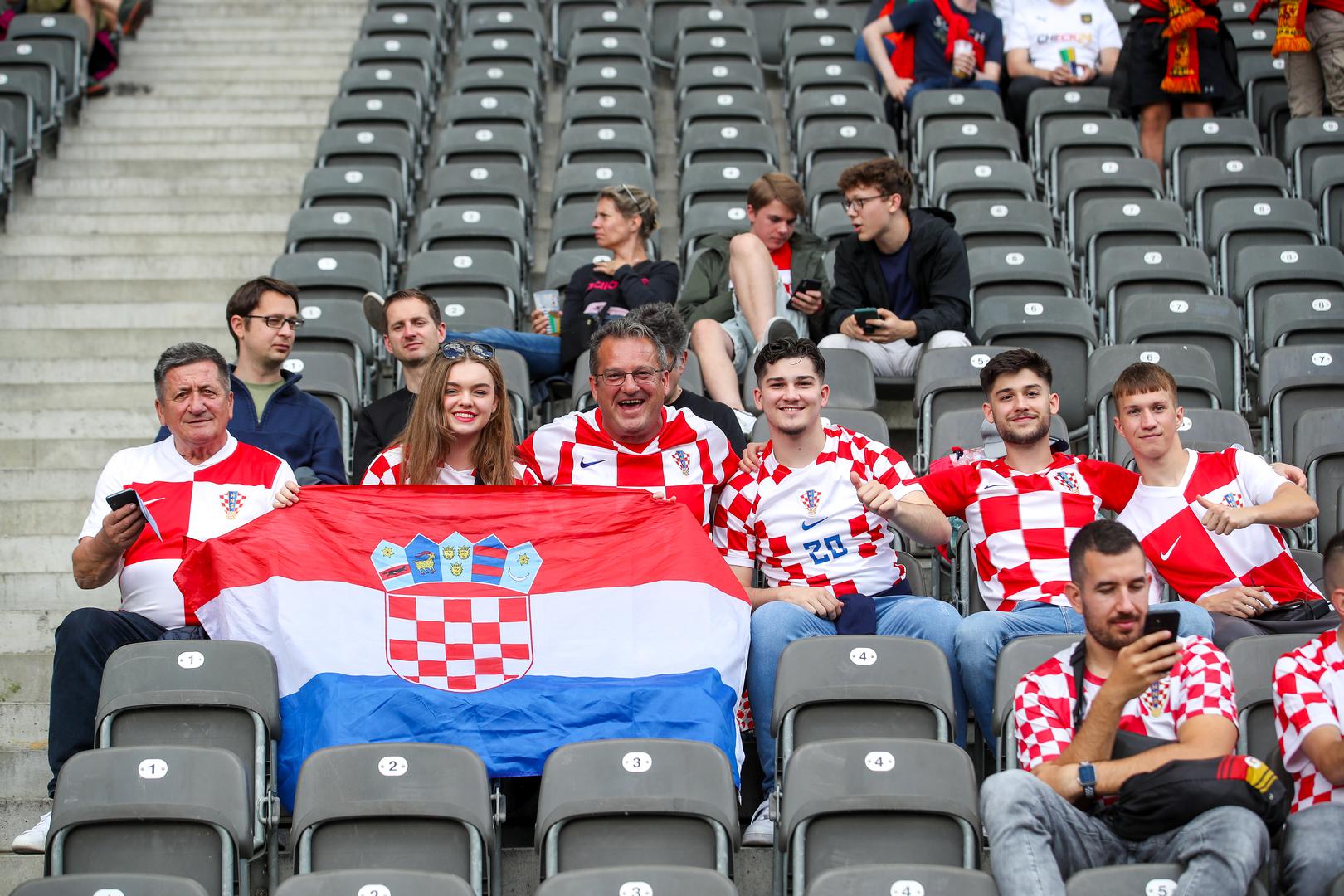 Čitavog je dana trajala ludnica u Berlinu, razvijena je i velika hrvatska zastava, a naših navijača bilo je na svakom koraku. Međutim, neće svi moći na stadion