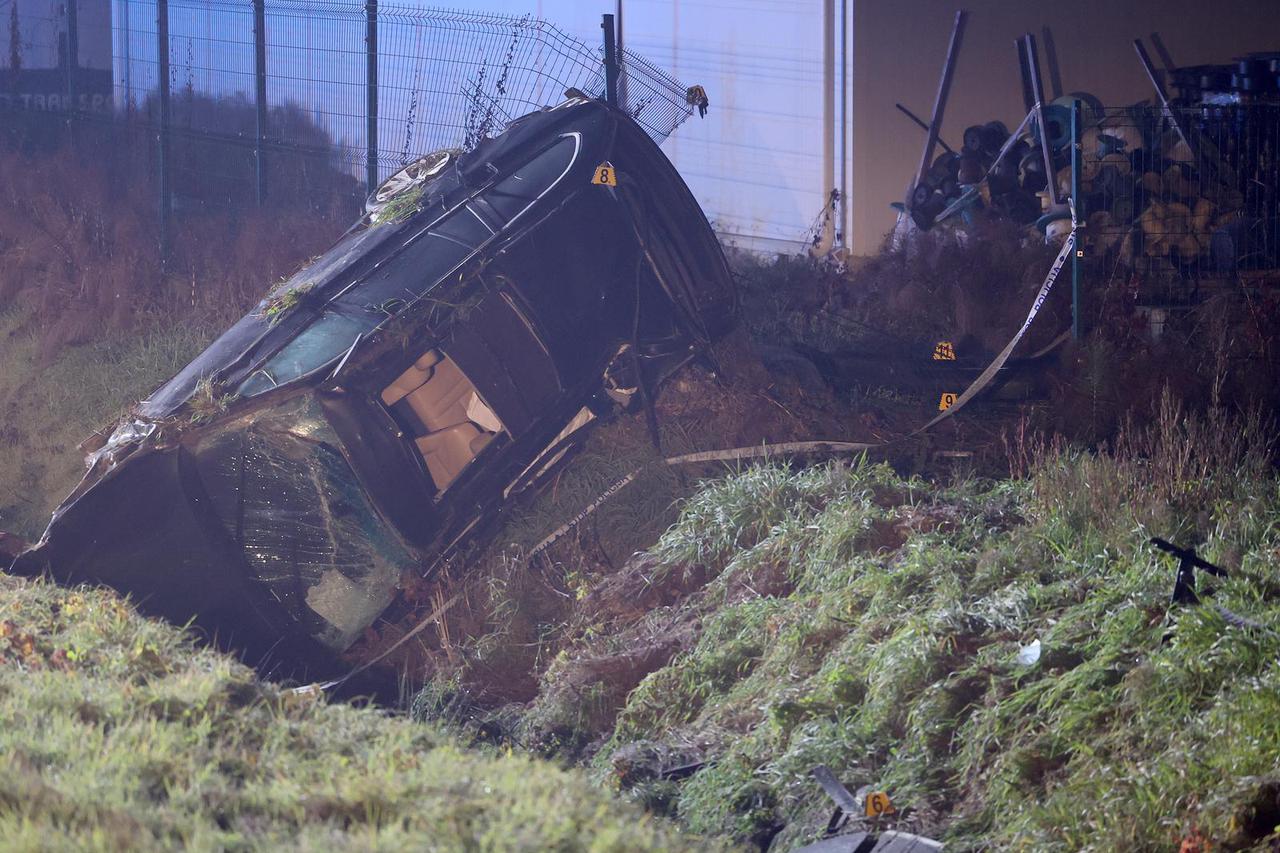 Gornja Drenova: Jedna osoba poginula u slijetanju vozila u kanal uz cestu