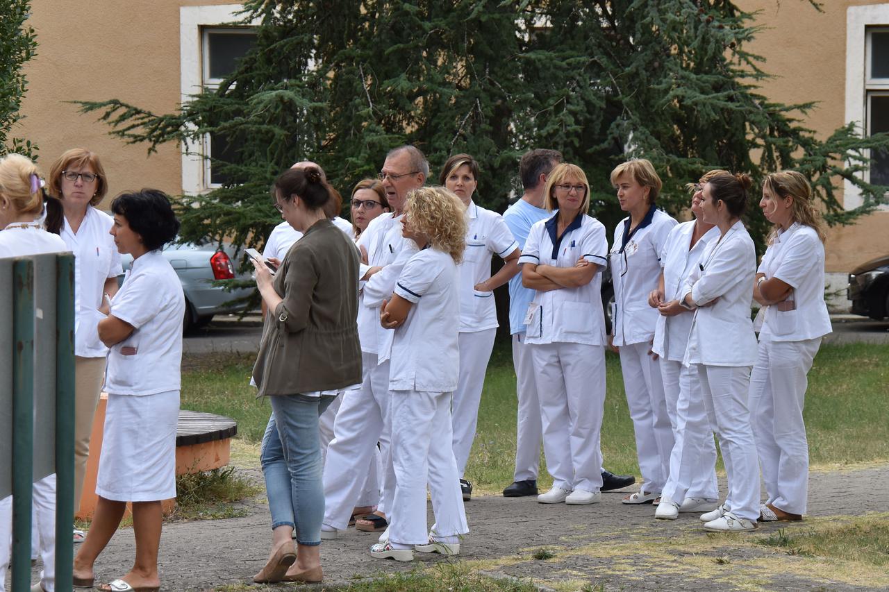 Pula: Štrajk upozorenja medicinskih sestara i liječnika