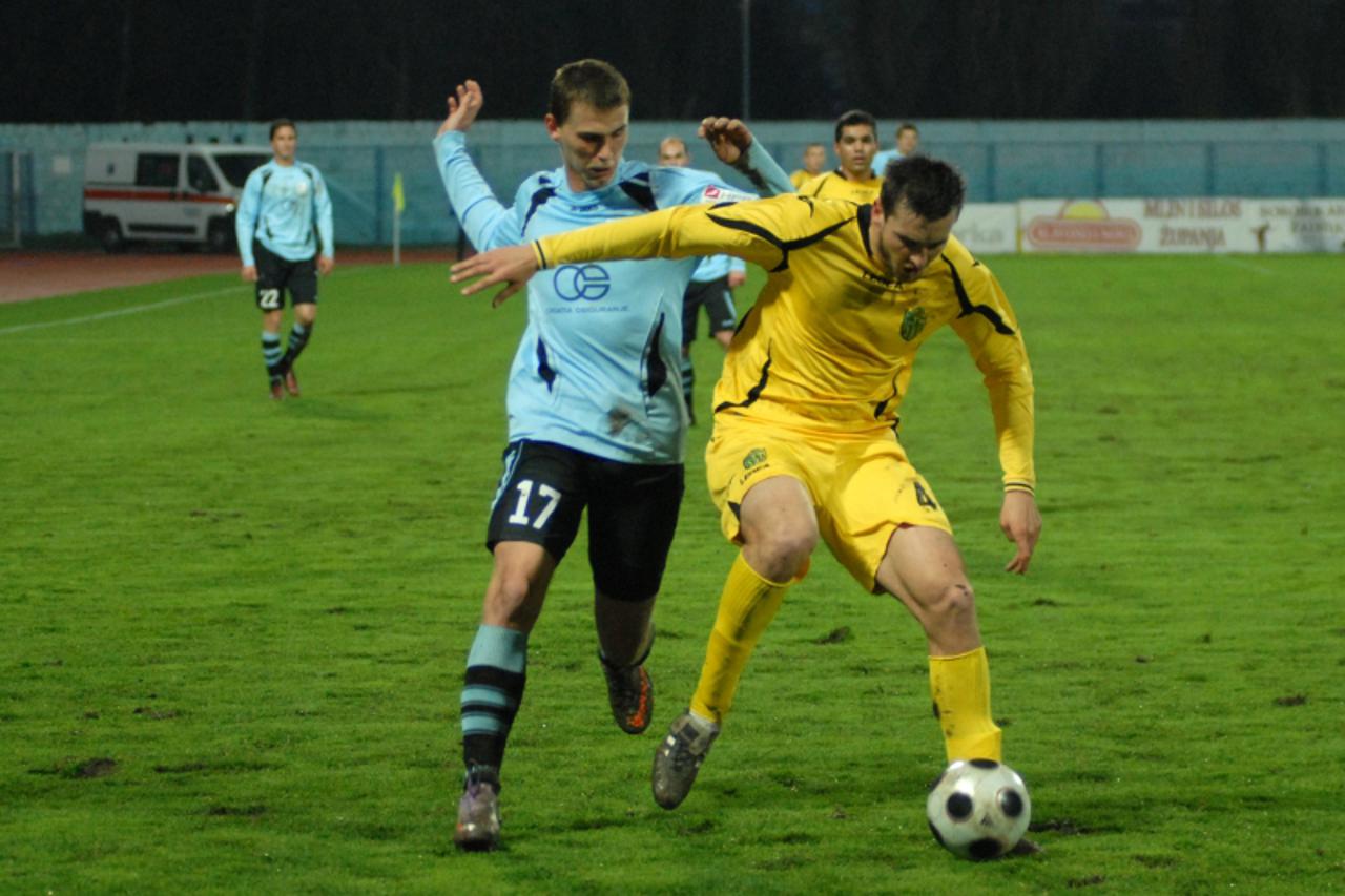 '24.11.2010., Vinkovci - Uzvratna utakmica cetvrtfinala Hrvatskog nogometnog kupa izmedju HNK Cibalia i NK Istra 1961.-17. Vlatko Simunac, 4. Slobodan Stranatic Photo: Goran Ferbezar/PIXSELL'