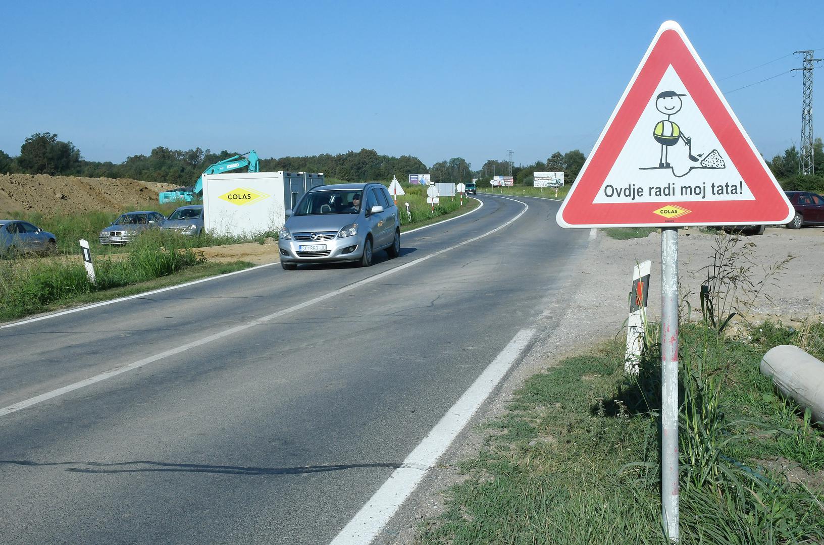  Znak je postavljen u sklopu kampanje povećanja svijesti o sigurnosti u prometu
