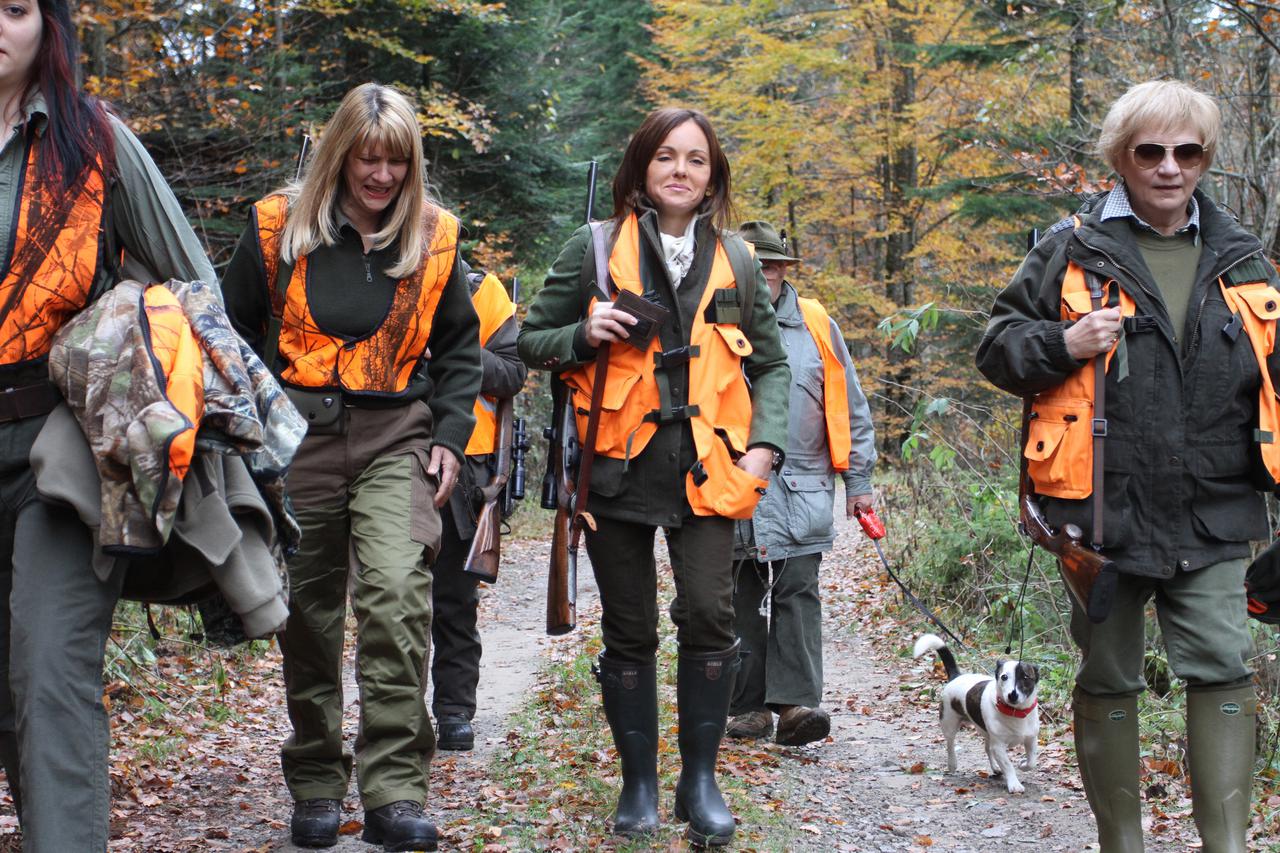03.11.2012. Ogulin, Bjelsko - U organizaciji Lovacke udruge Dama dama odrzan je 7. damski lov. Dvanaest lovkinja iz Hrvatske i Austrije u lovistu Debeli vrh i Crni vrh pokraj Ogulina dva dana su svoje godisnje okupljanje proslavile lovom na divlje svinje.