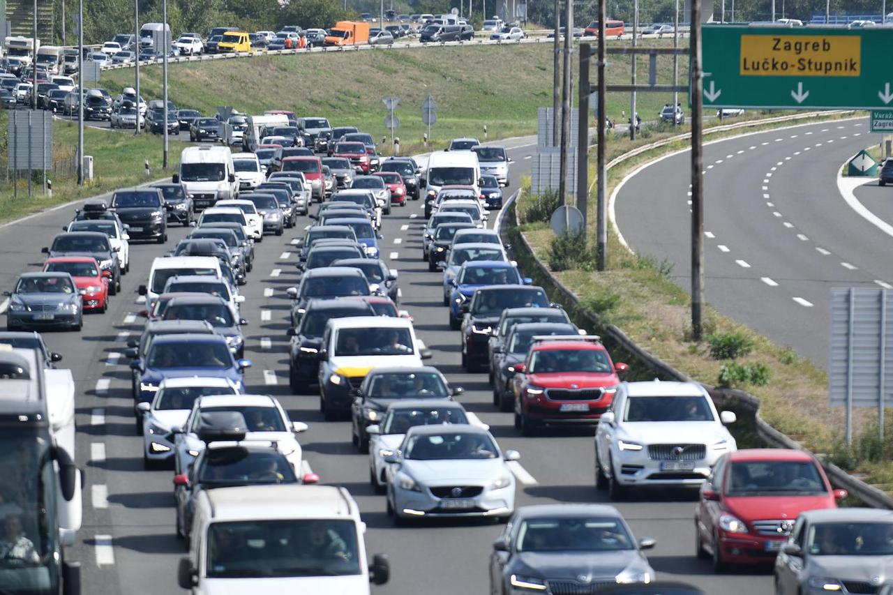 Zagreb: Gužve na Lučkom prema moru