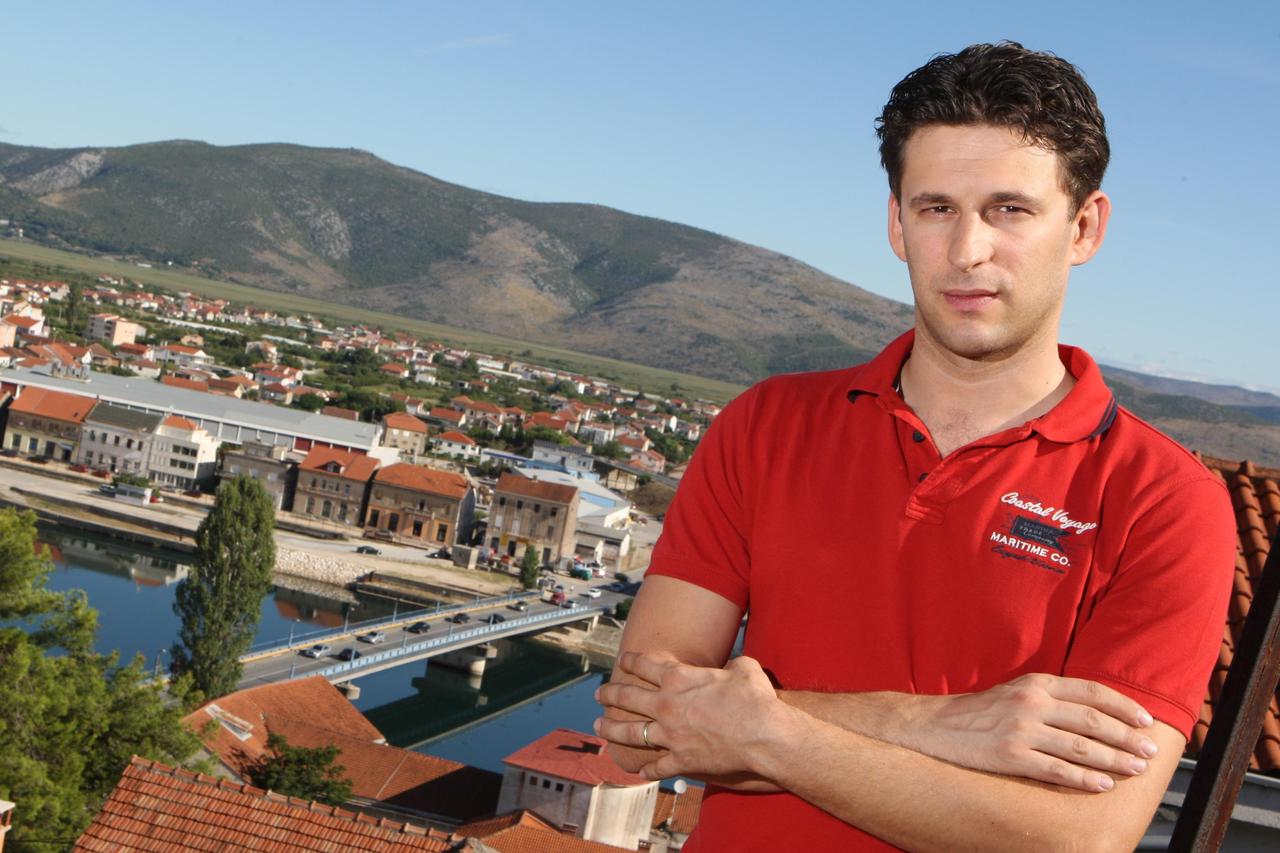 Božo Petrov