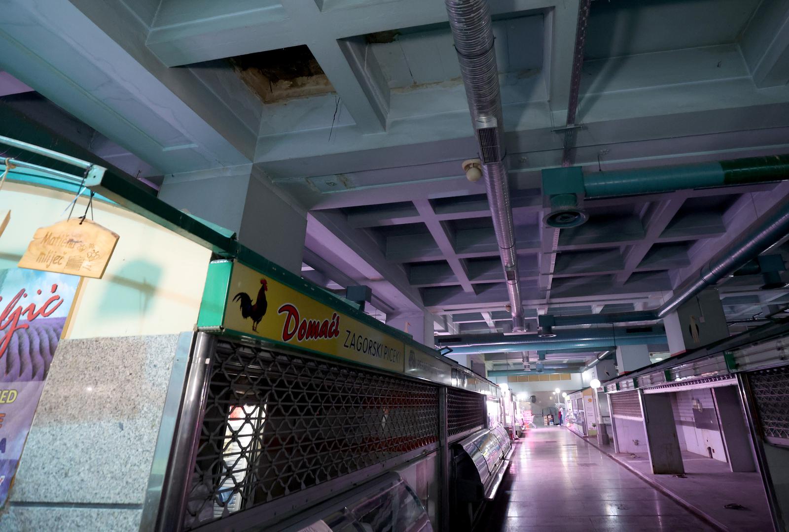 U hali zagrebačke tržnice Dolac srušio se dio stropa.