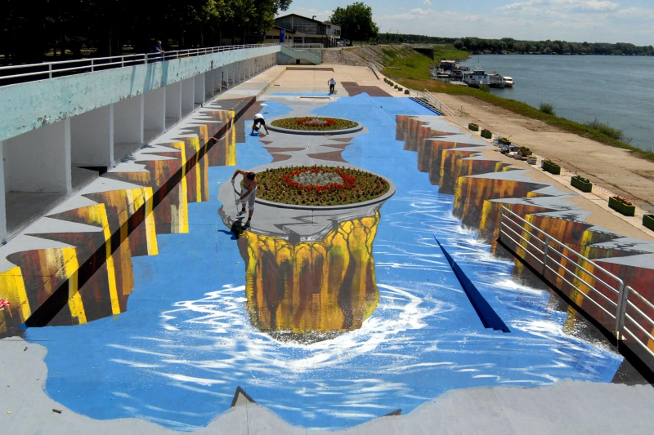 'vl/slal- 28.06.11-slavonski brod mladi brodski street art umjetnik filip mrvelj (na slici), oslikao je na malom gradskom kupalistu u slav.brodu  najvecu 3D sliku u hrvatskoj,koja predstavlja ponor sa