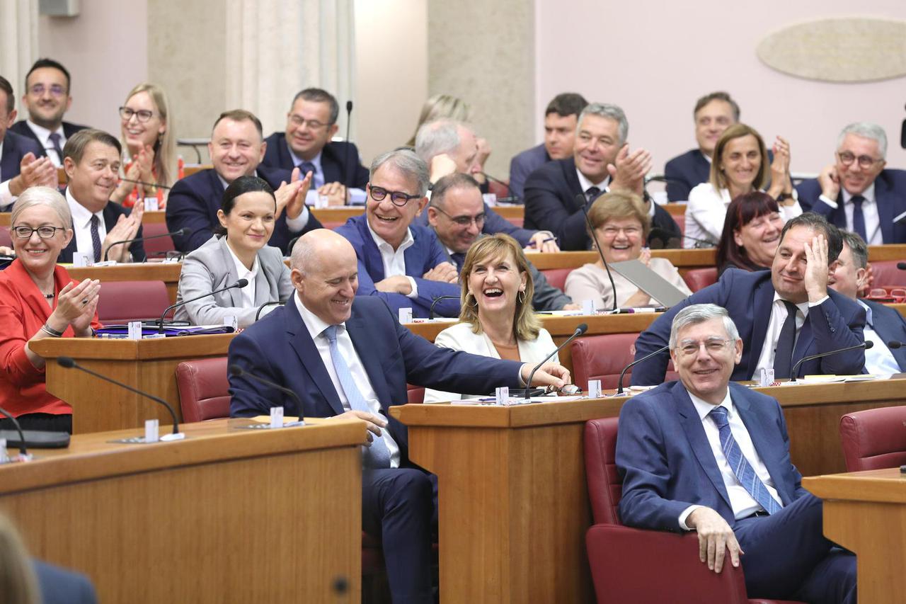 Zagreb: Grmoja greškom glasovao protiv opoziva Beroša, uslijedio smijeh HDZ-a