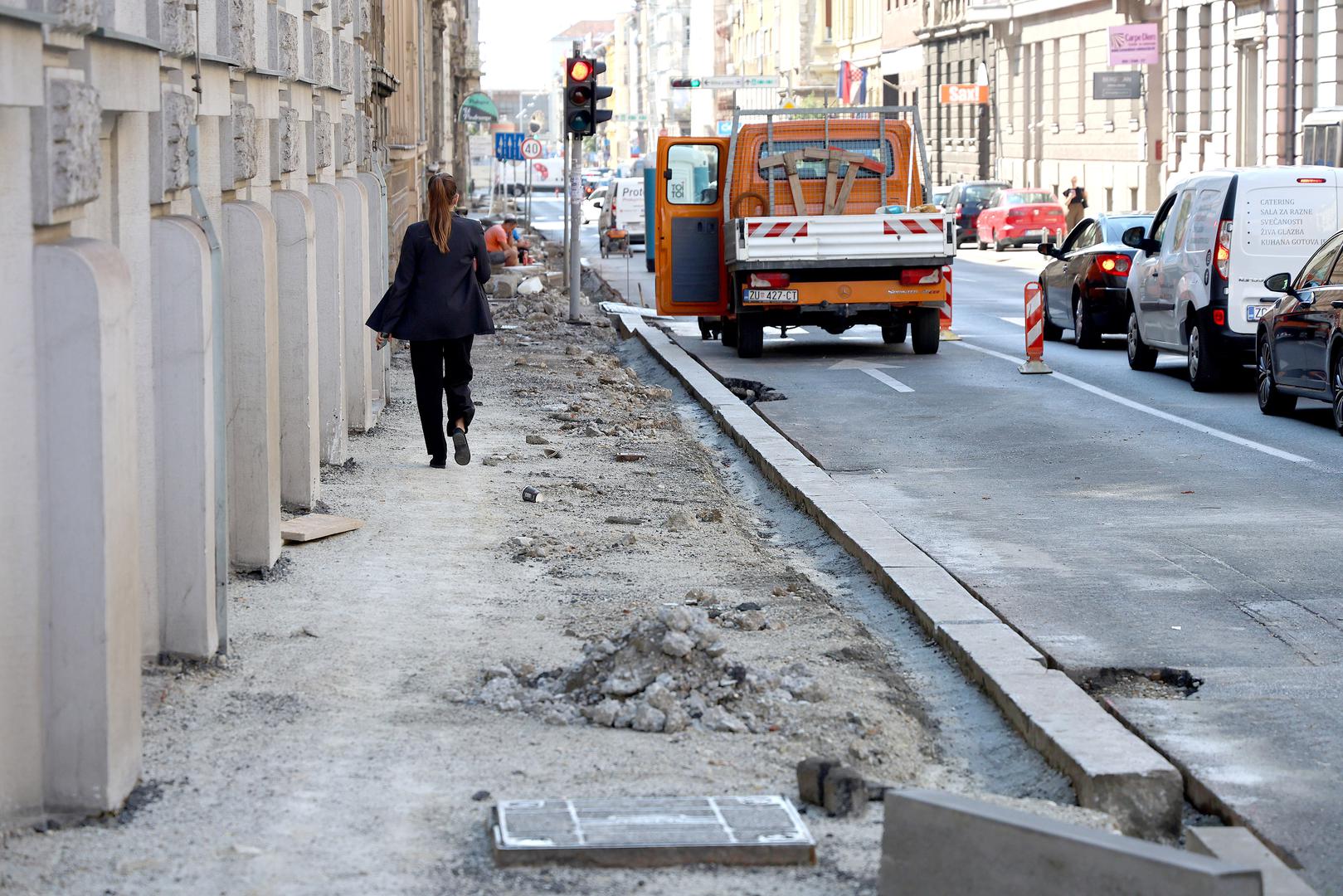 Kretanje tim dijelom bit će, stoga, neko vrijeme otežano. Završetak radova predviđen je do petka 28. kolovoza, do 20 sati, kazali su iz Grada Zagreba. 