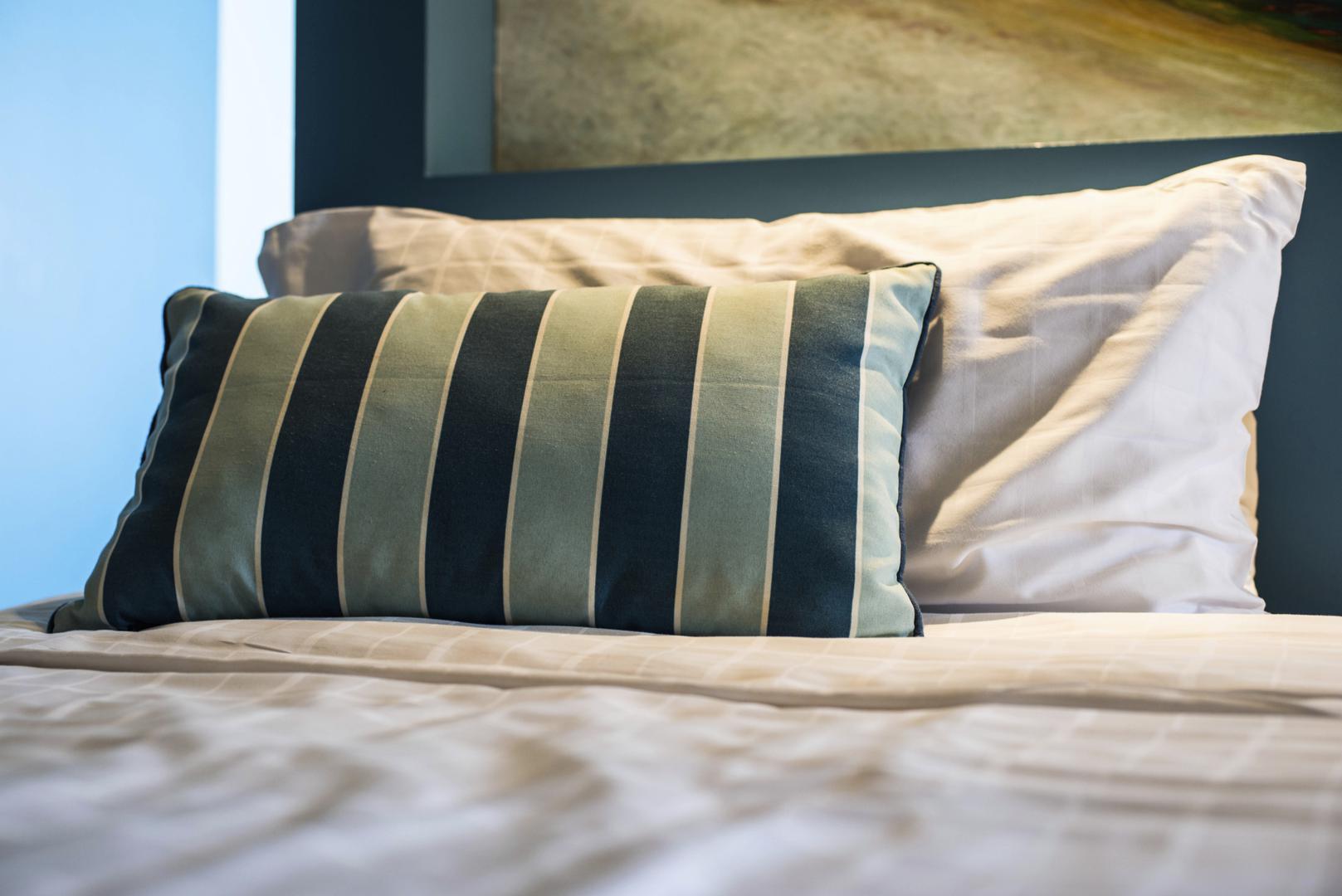 Osim udobnosti, kvalitetan madrac dobar je za našu kralježnicu i zglobove. Kako postoji niz različitih modela, savjetujte se s trgovcem o kupnji onoga koji najbolje odgovara vašem zdravstvenom stanju te životnim navikama.