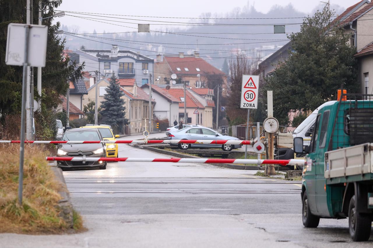 Pružni prijelaz u Kustošiji