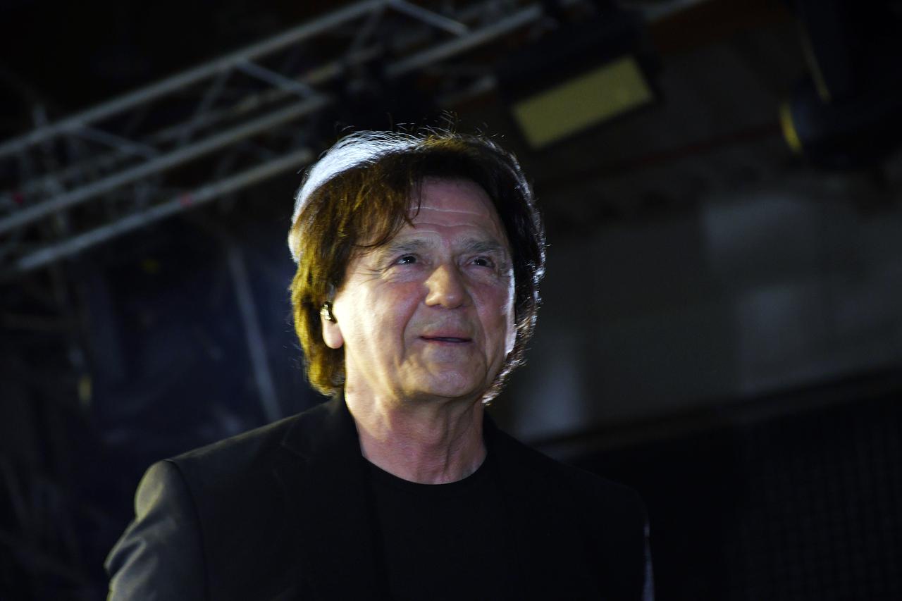 Koncert Zdravka Čolića u Sisku