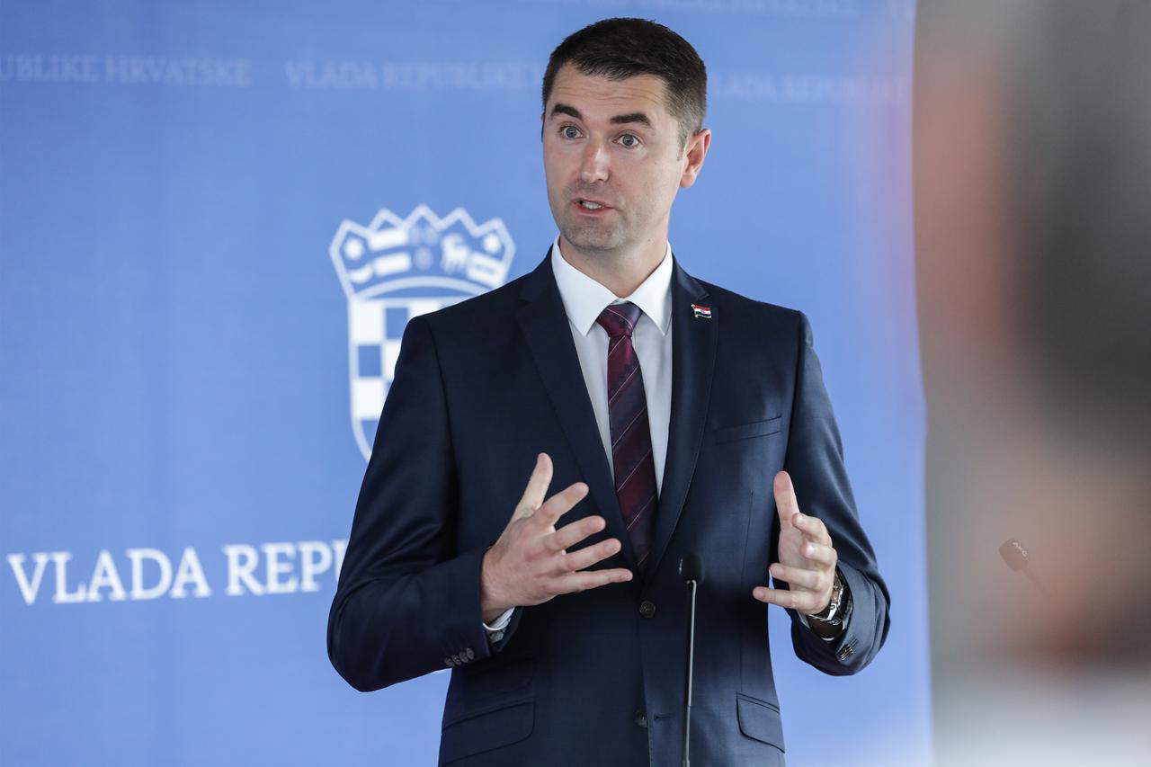 Zagreb: Ministar Filipović dao je izjavu medijima
