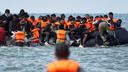 Brod pun migranata zapalio se usred La Manchea: U velikoj akciji spašeno 157 ljudi