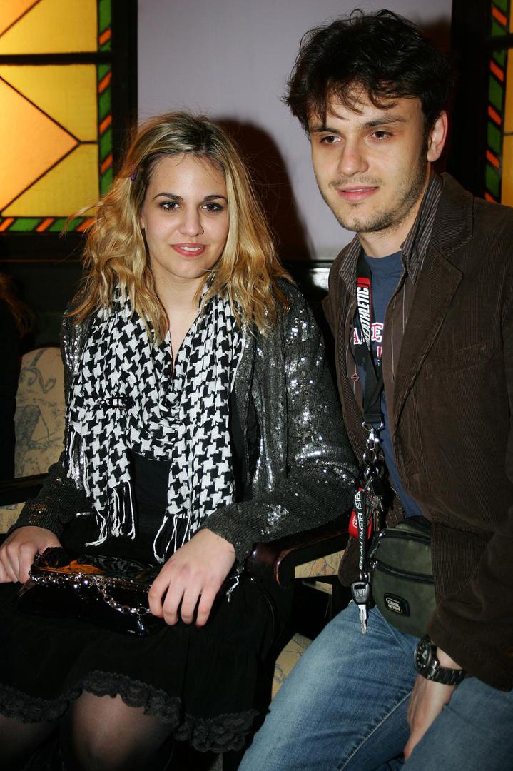 U ovom tekstu otkriva i kako je sada u braku te gdje živi. - Nakon što sam upoznala svog nevjerojatnog muža, preselili smo se u Teksas s našim malim pudlom Homerom, i tada sam se odlučila posvetiti mojoj strasti, a to su nekretnine. Duboko vjerujem u snagu nekretnina kao alata za ulaganje. I sama sam strastvena ulagačica, mislim da su nekretnine najbolji način za većinu Amerikanaca da izgrade i prenesu bogatstvo generacijama i želim pomoći što većem broju ljudi da to iskoriste.