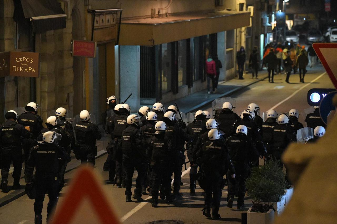 Beograd: Kordon policije rastjerao prosvjednike