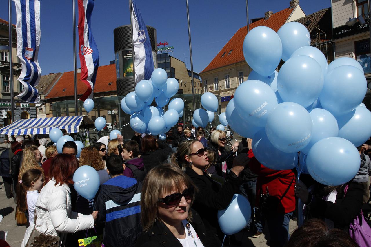 SVJETSKI DAN SVJESNOSTI O AUTIZMU obilježava se svake godine diljem hrvatske puštanjem plavih balona u zrak