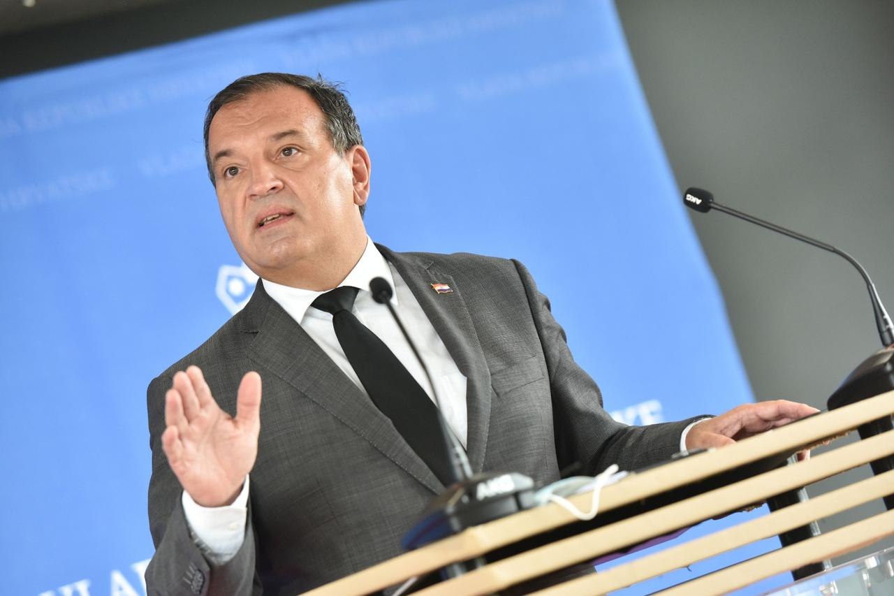 Zagreb: Beroš objavio na Vladi: Imamo 1710 novih slučajeva