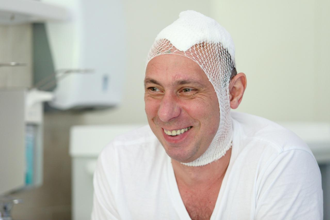 '13.06.2013., Zagreb - U KBC-u Sestre milosrdnice izvedena je prva operacija na otvorenom mozgu pri budnom stanju pacijenta. Pacijentu Zeljko Garaju uklonjen je tumor na mozgu, a operaciju je izveo ne