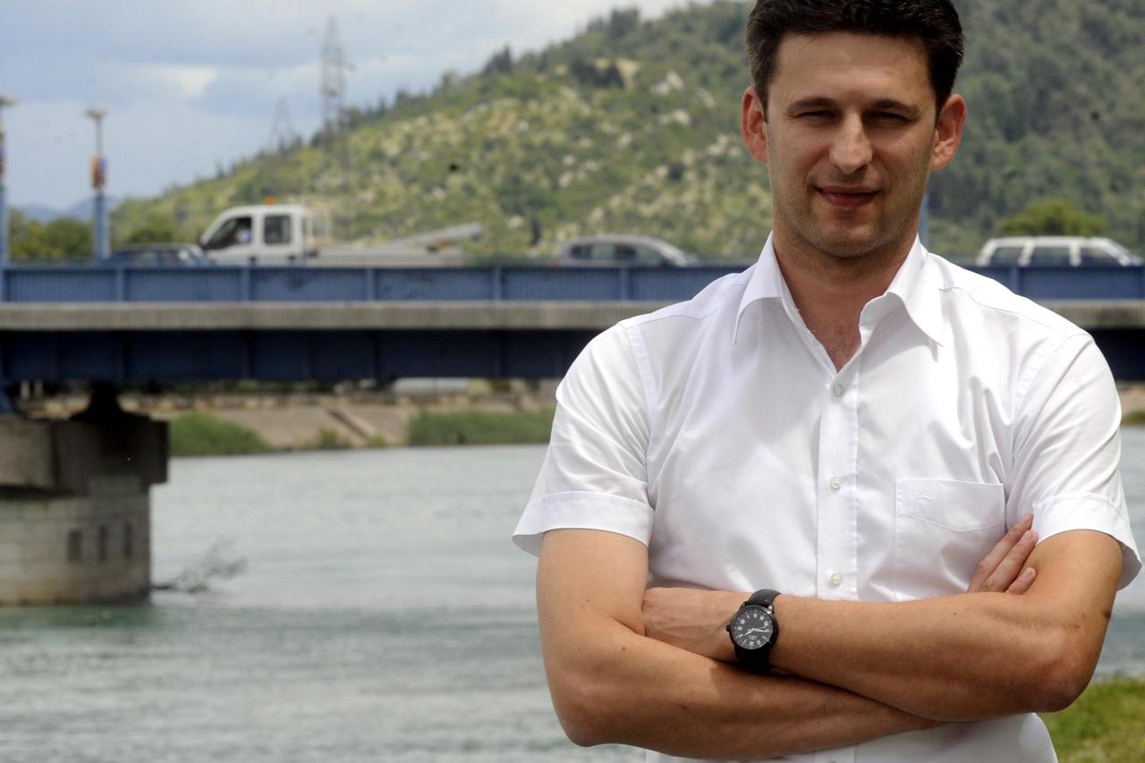 Božo Petrov