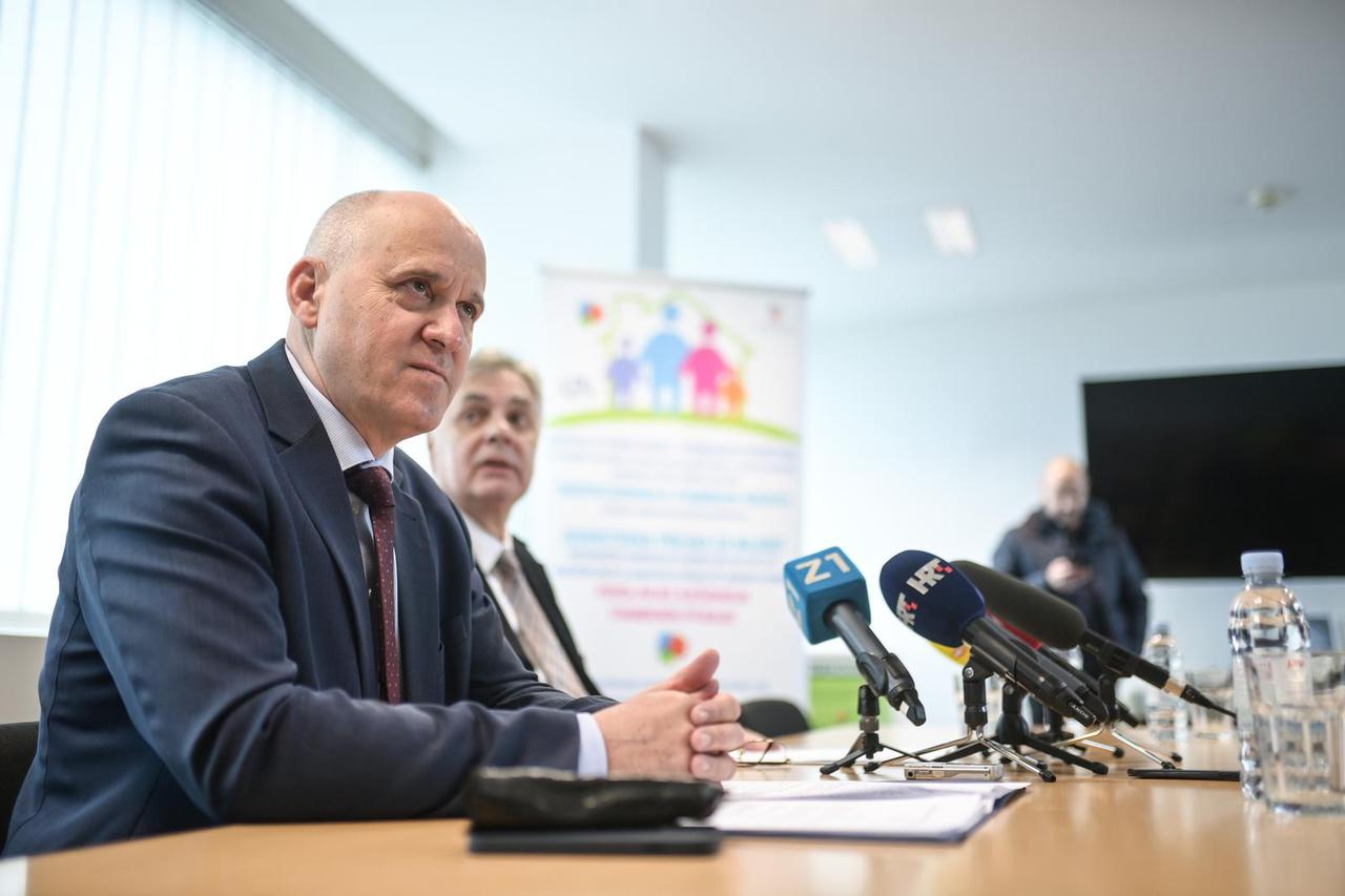Zagreb: Branko Bačić i direktor APN-a, Dragan Hristov, na konferenciji za medije o APN-u
