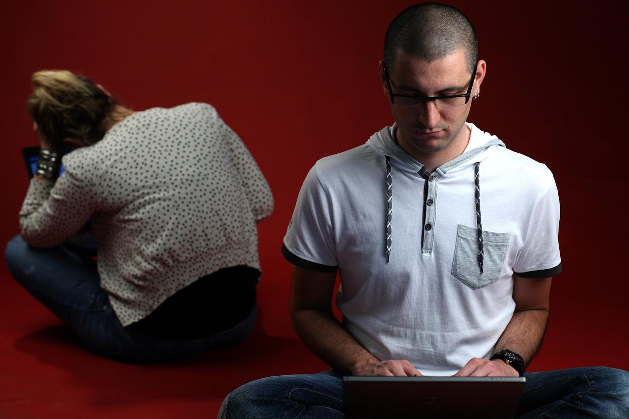 01.06.2012., Zagreb - Prekid na drustvenoj mrezi. Ilustracija.  Photo: Petar Glebov/PIXSELL