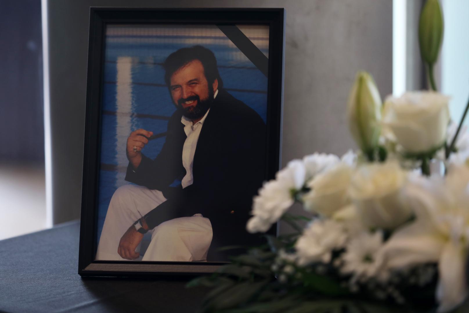 U Rovinju je održana komemoracija za glazbenika Mirka Cetinskog, na kojoj su se obitelj, prijatelji i brojni okupljeni oprostili od čovjeka koji je svojim glazbenim radom ostavio trag.