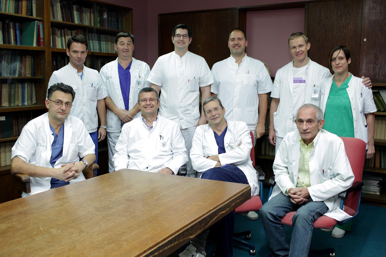 28.10.2014.,Zagreb - Doktori odjela maksiofacijalne i oralne kirurgije u KBC-u Dubrava. Gornji red s lijeva na desno: Igor Blivajs, Davor Sokic, Petar Djanic, Emil Dediol, Josip Biocic, Koraljka Hat. Donji red s lijeva na desno: Predrag Knezevic, Berislav