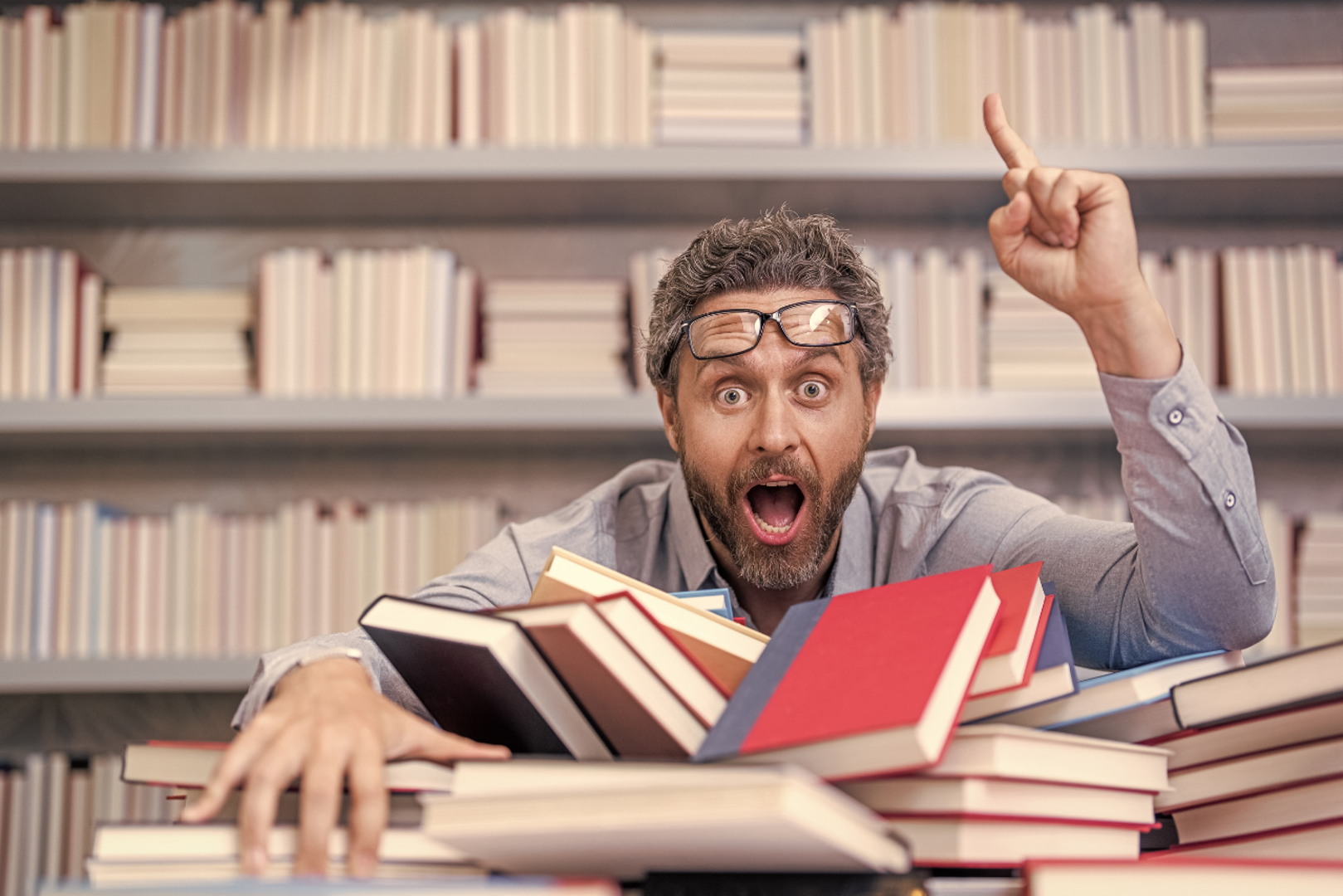 7. Imate kreativan nered: Neuredan radni stol nije nužno znak lijenosti. Istraživanja su pokazala da neuredno okruženje potiče kreativnost i oslobađanje od tradicionalnih okvira razmišljanja.