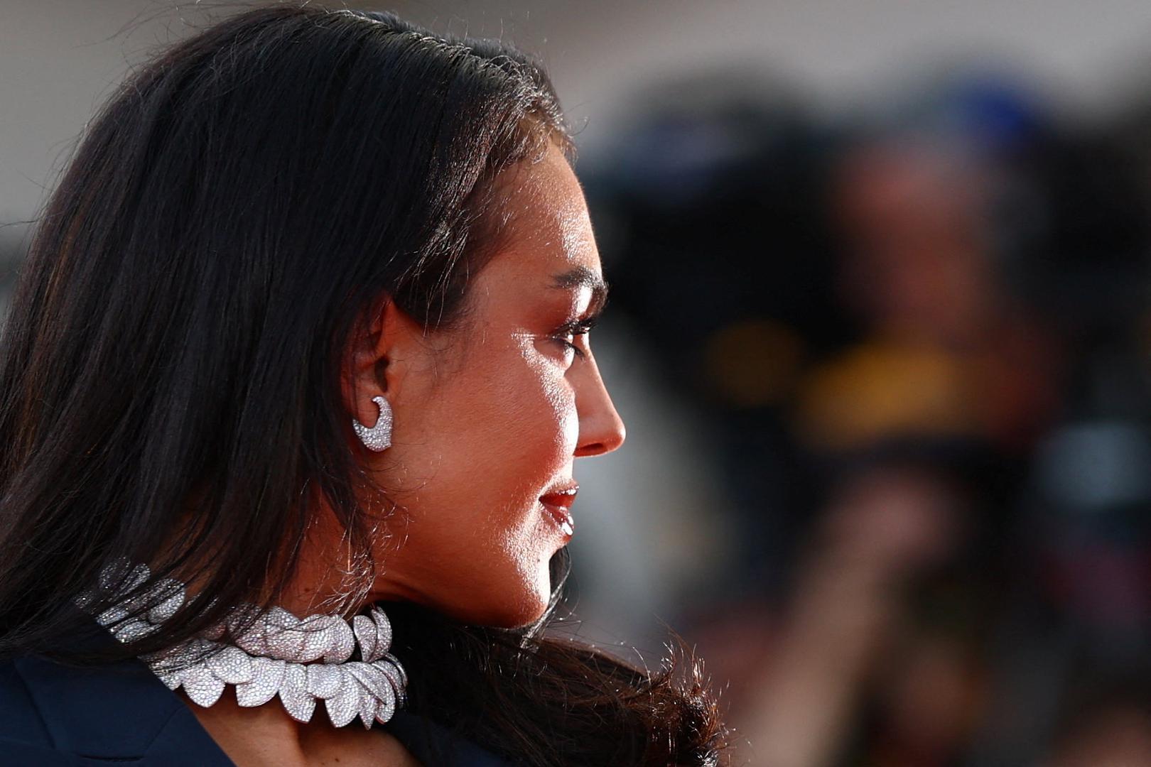 Zaručnički prsten kojim je Georgina privukla veliku pažnju javnosti pokazala je nakon zaruka s Cristianom Ronaldom, objavljenih 11. kolovoza 2025. godine. Riječ je o impresivnom prstenu s dijamantom od 30 karata, čija se vrijednost procjenjuje na oko tri milijuna dolara.