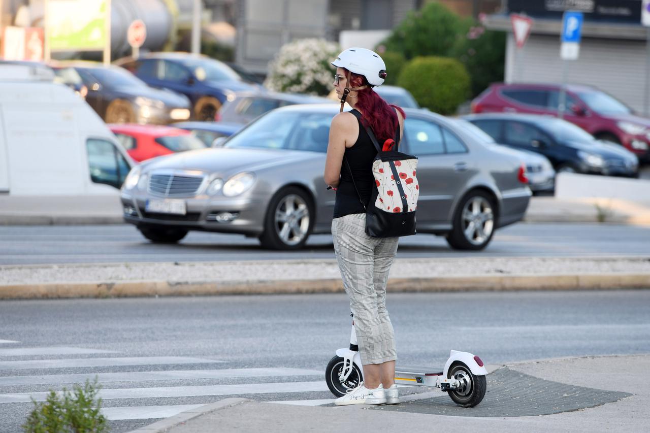 Od sutra nova pravila za električne romobile, nema više vožnje bez kacige