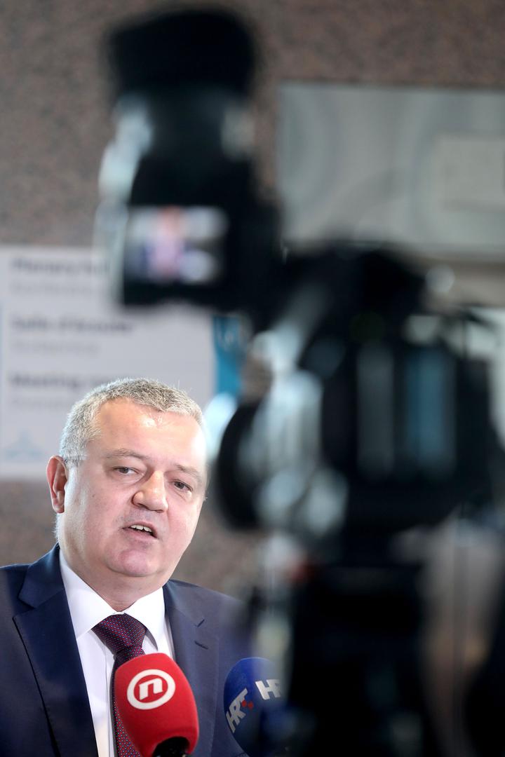 02.04.2020., Zagreb - Vlada RH na svojoj 222. sjednici donosi travanjski paket mjera za pomoc gospodarstvu za vrijeme trajanja epidemije koronavirusa. Darko Horvat, ministar gospodarstva, poduzetnistva i obrta  Photo: Patrik Macek/PIXSELL
