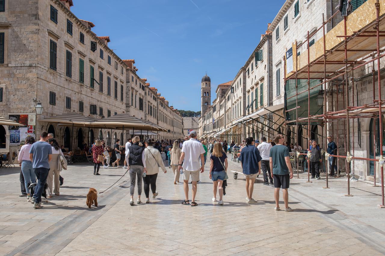 Dubrovnik: Ljetne temperature i grad pun turista