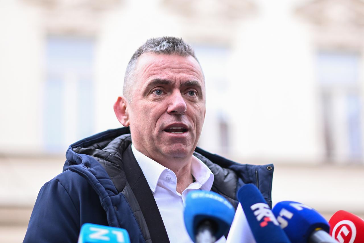 Zagreb. Stipo Mlinarić o predaji nove kaznene prijave Centra dr. Ivana Šretera u DORH