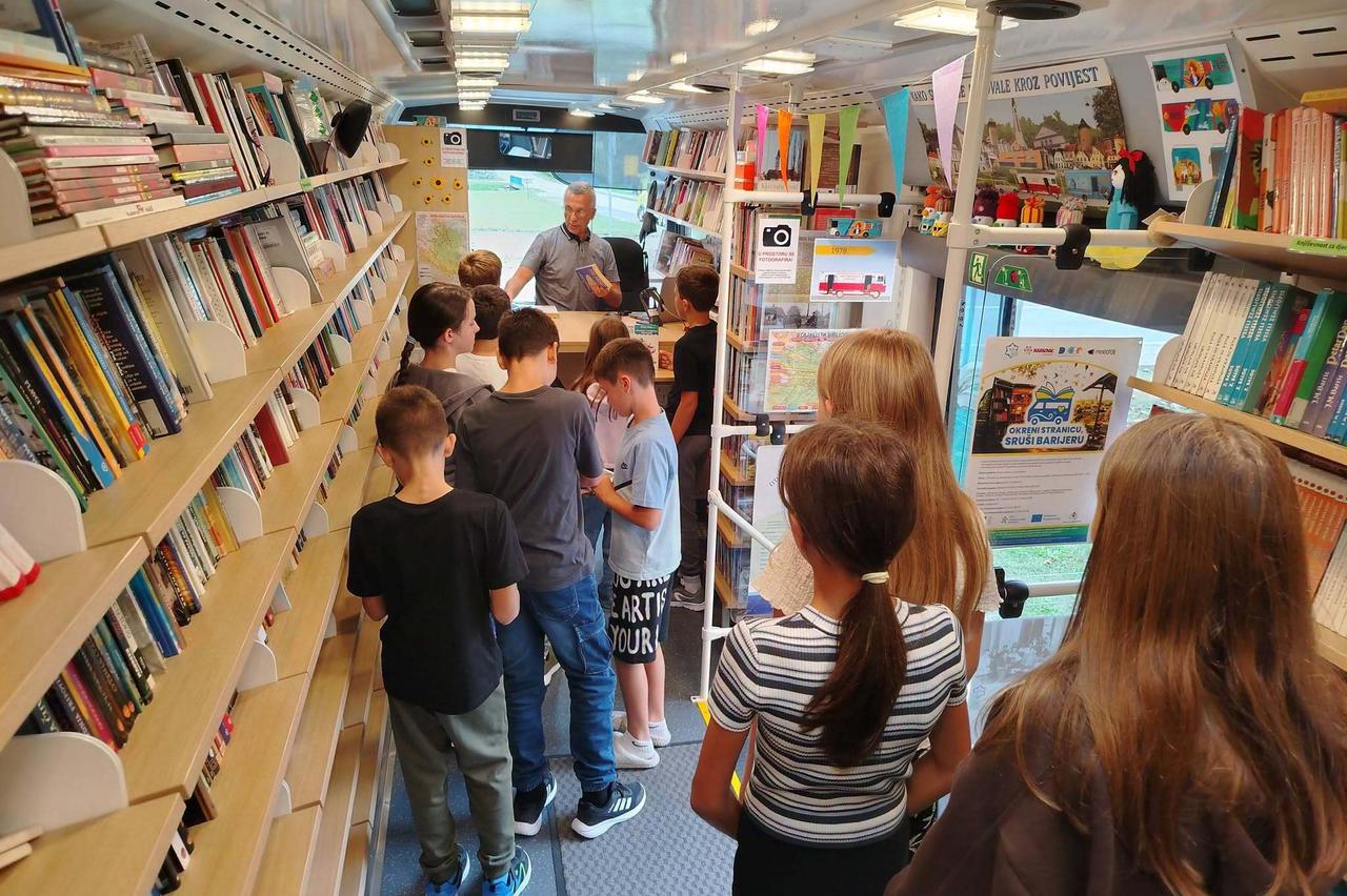 storyeditor/2026-09-29/bibliobus_karlovac.jpg