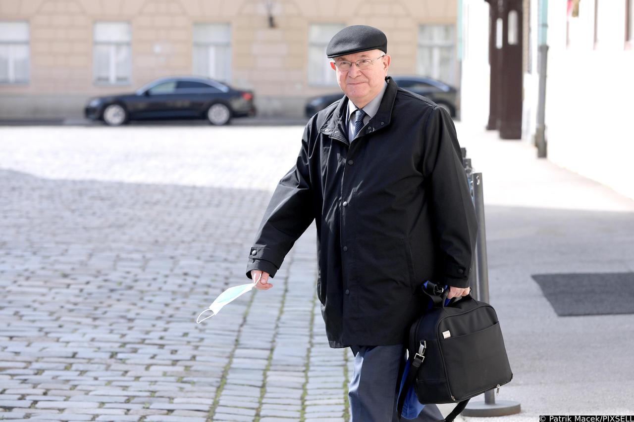 Zagreb: Savjetnik premijera Mate Granić izlazi iz Banskih dvora