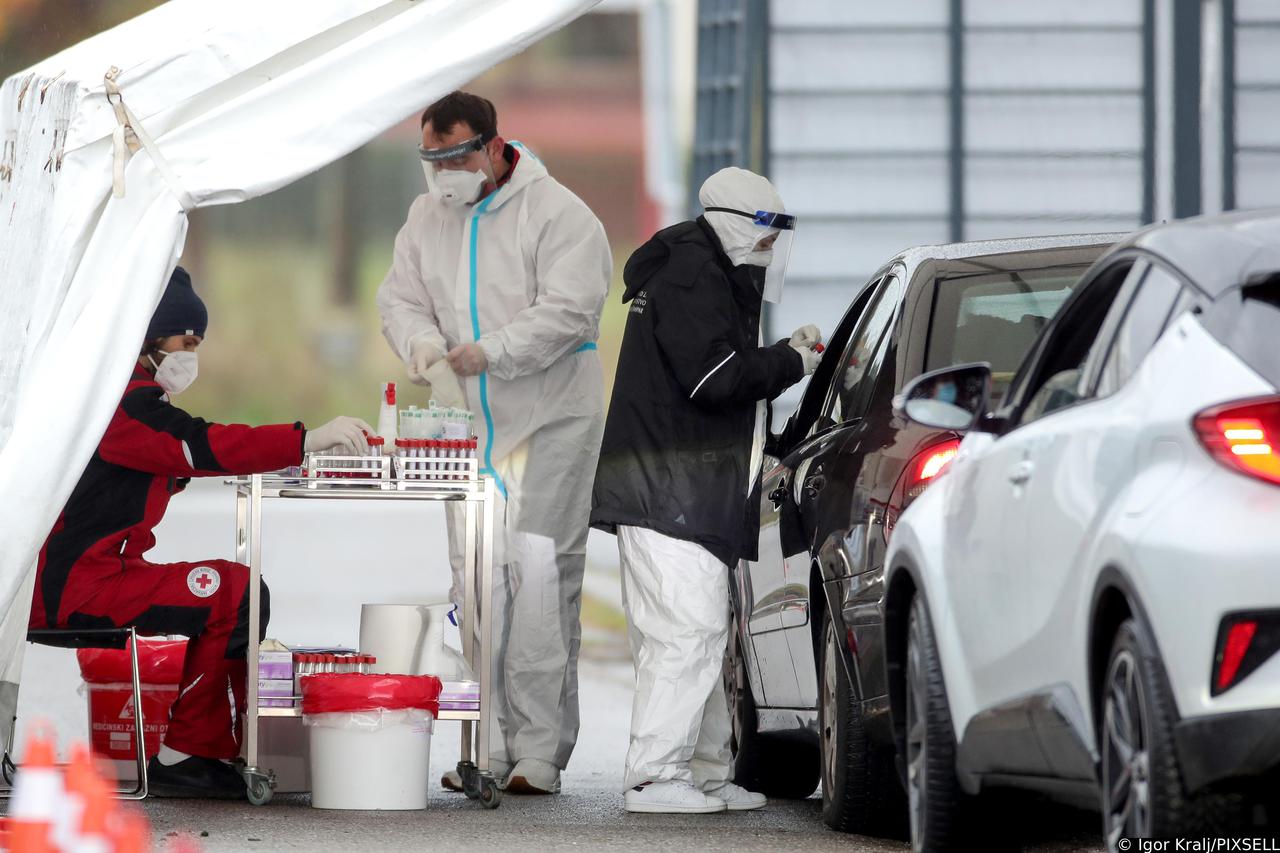 Povećan broj vozila na drive-in COVID testiranju na Zagrebačkom Velesajmu