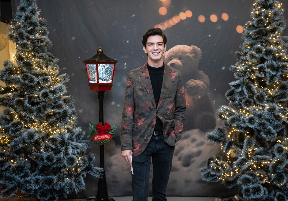 Zagreb:  Poznati na premijeri predstave Čudesna radionica Djeda Mraza