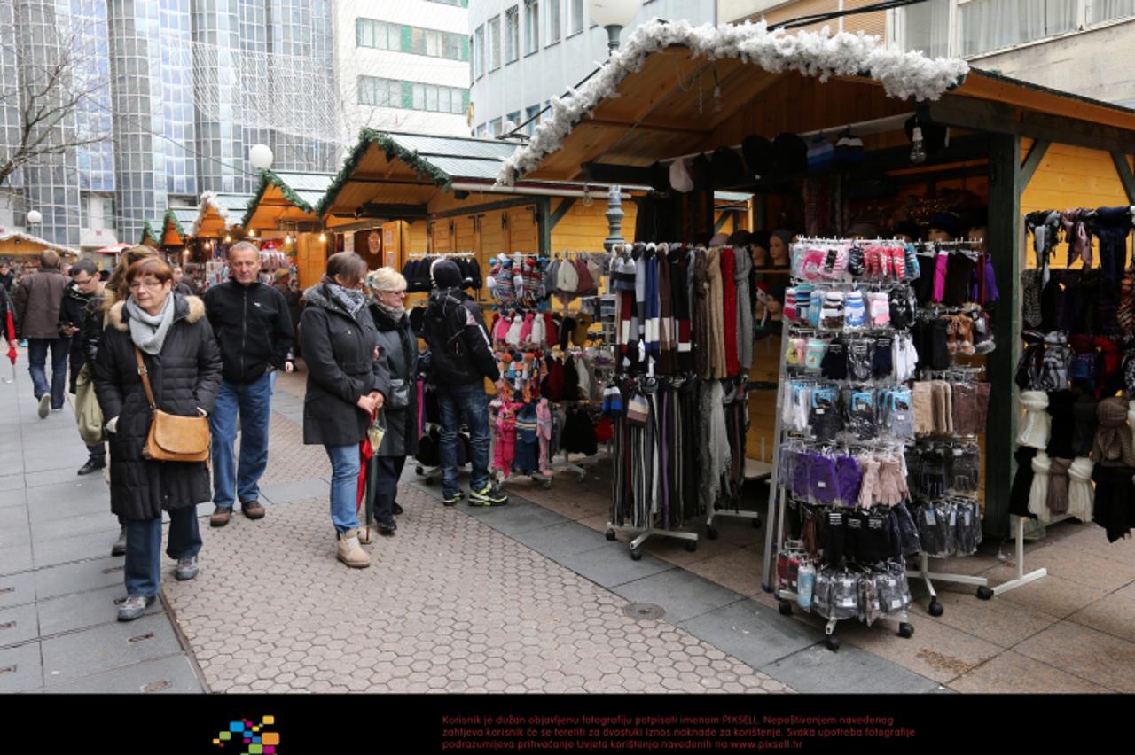 '30.11.2012., Zagreb - Advent u srcu Zagreba tradicionalno donosi raznolik glazbeni i umjetnicki program te razne sadrzaje, poput prigodnih sajmova, ugostiteljske ponude i slicno. Bogoviceva i Gajeva 