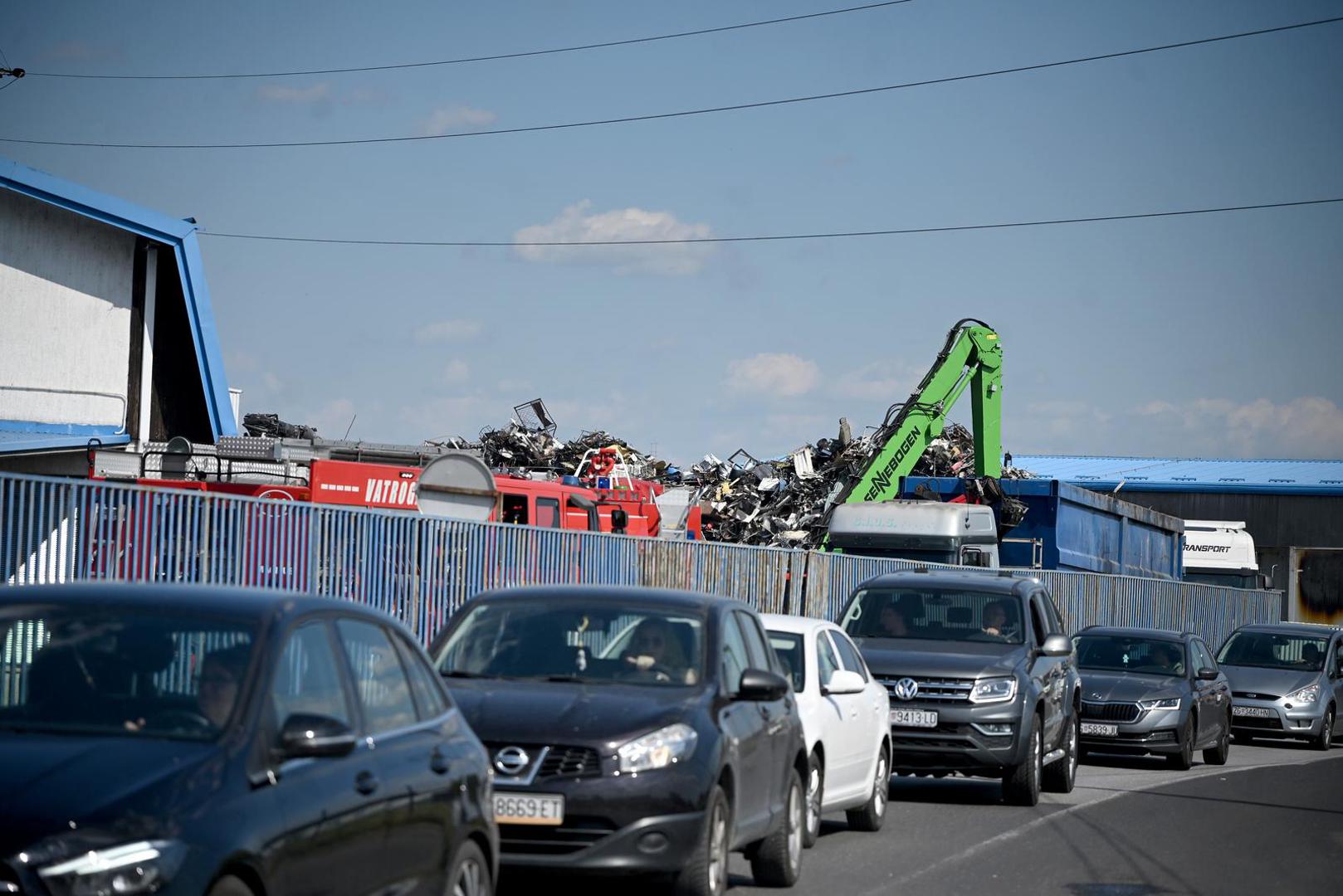 13.07.2026., Zagreb - Pozar je izbio u dvoristu tvrtke Cezar - Centar za reciklazu na Industrijskoj cesti u Sesvetama. Photo: Lucija Ocko/PIXSELL