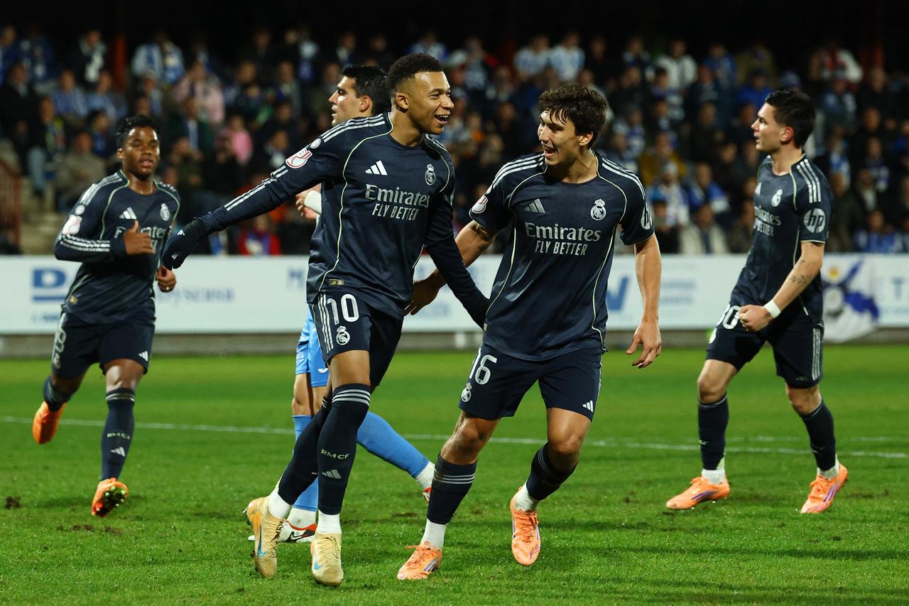 Copa del Rey - Talavera de la Reina v Real Madrid
