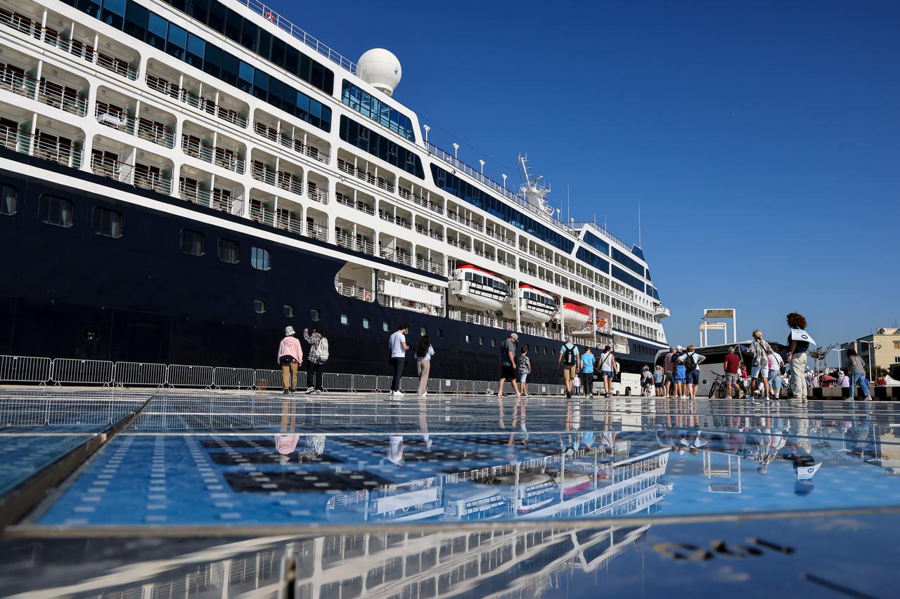 Zadar:  Kruzer Azamara Quest na Pozdravu suncu